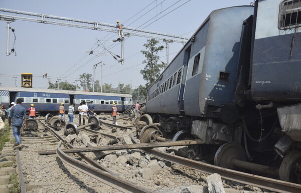 Ινδία: Εφτά νεκροί από εκτροχιασμό τρένου