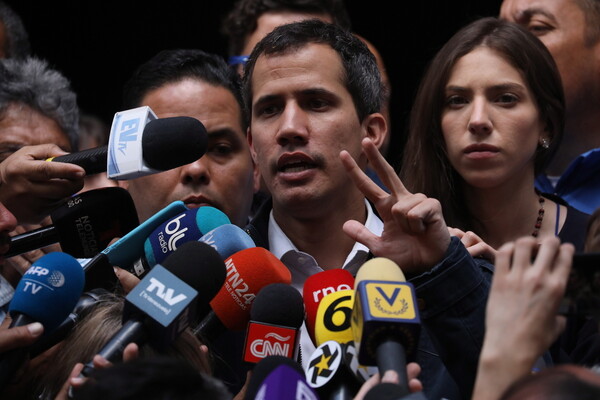 Βενεζουέλα: Ο Γκουαϊδό παραδέχθηκε πως είχε τηλεφωνική συνδιάλεξη με τον Τραμπ