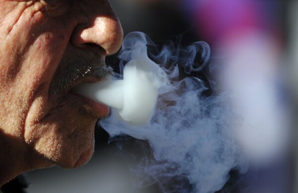Οι συσκευές θέρμανσης καπνού προκαλούν τα ίδια προβλήματα με το τσιγάρο