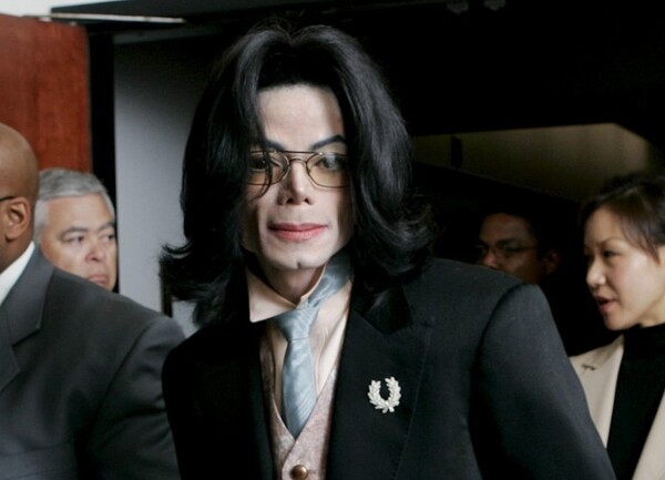 «Ο Μάικλ Τζάκσον ήταν πράγματι παιδόφιλος», λέει πρώην υπηρέτριά του