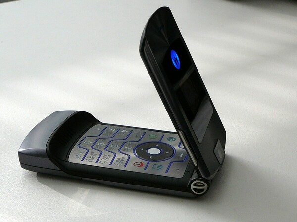 Το Motorola RAZR επιστρέφει - Ένα από τα δημοφιλέστερα κινητά ξανά στην αγορά ως smartphone