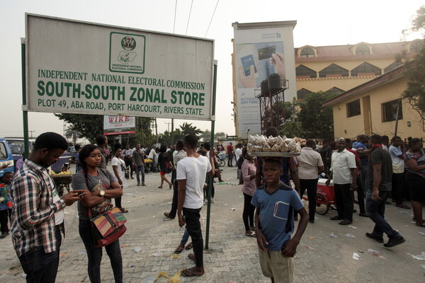Νιγηρία: Oι προεδρικές εκλογές αναβλήθηκαν λίγες ώρες πριν ανοίξουν οι κάλπες