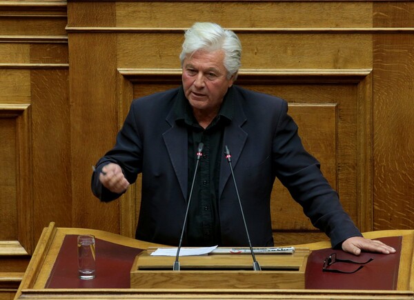Ο Θανάσης Παπαχριστόπουλος παραιτήθηκε από βουλευτής