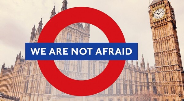 «Δεν φοβόμαστε»: Oι κάτοικοι του Λονδίνου στέλνουν μήνυμα ελπίδας και δύναμης μετά την επίθεση