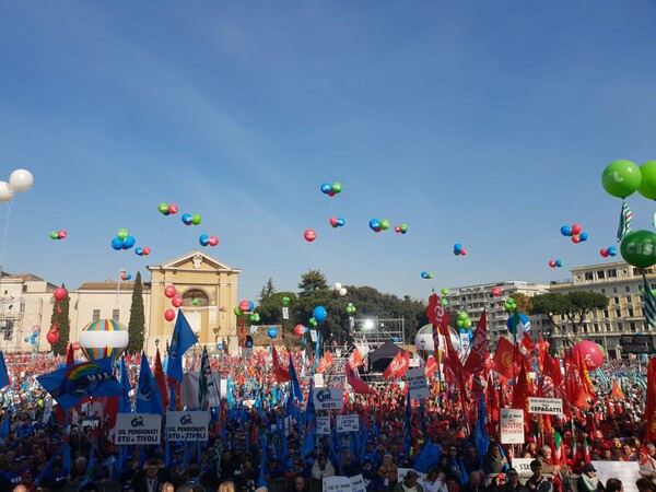 Σε κινητοποίηση τα ιταλικά συνδικάτα στη Ρώμη- Ζητούν τη δημιουργία θέσεων εργασίας