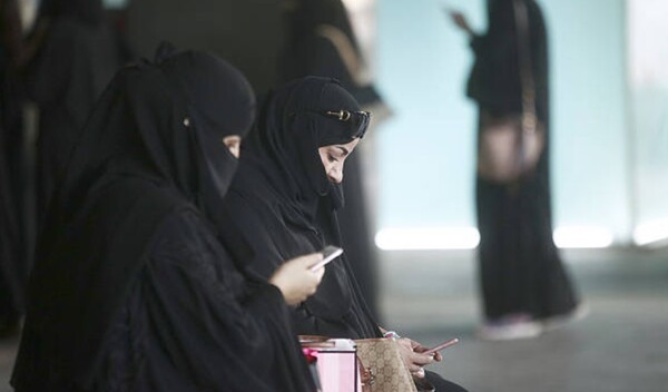 Σ.Αραβία: Εφαρμογή για κινητά επιτρέπει στους άνδρες να παρακολουθούν τις συζύγους τους