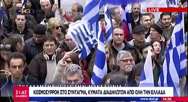 Ο Άρης Πορτοσάλτε μεταδίδει από το Σύνταγμα