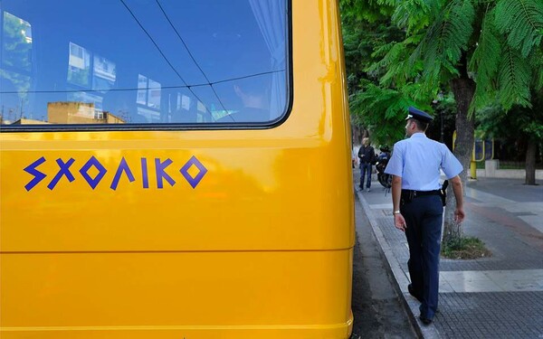 Κορώνη: Λιποθύμησε οδηγός σχολικού, αλλά ένας μαθητής σταμάτησε το όχημα