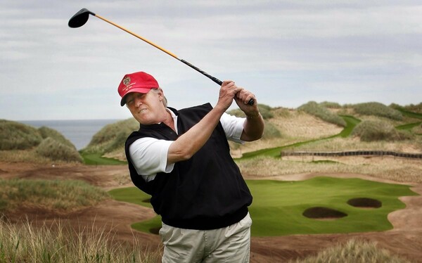 Ο Τραμπ εγκατέστησε προσομοιωτή γκολφ μέσα στον Λευκό Οίκο