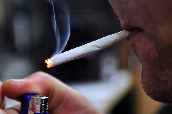 Διευκρινίσεις από την ΑΑΔΕ: Δεν θα αυξηθεί η λιανική τιμή των τσιγάρων