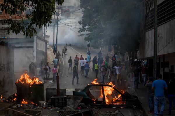 Βενεζουέλα: Σύλληψη των στρατιωτικών που είχαν στασιάσει εναντίον του Μαδούρο