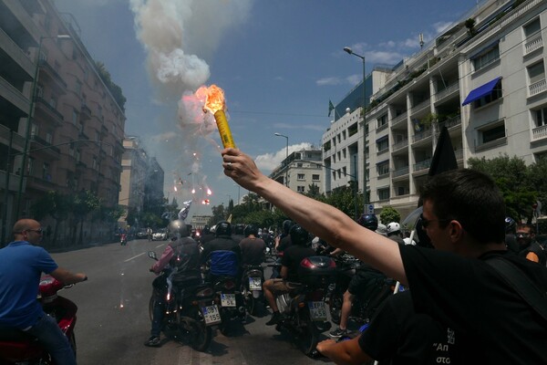 Ντελιβεράδες πλημμύρισαν το κέντρο της Αθήνας