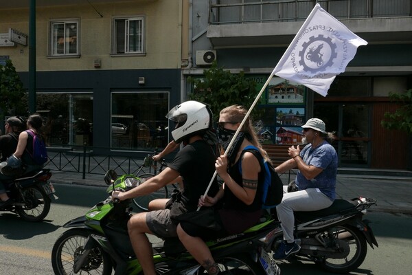 Ντελιβεράδες πλημμύρισαν το κέντρο της Αθήνας