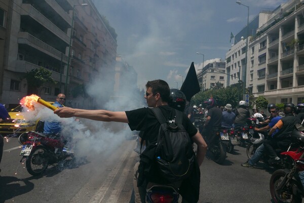 Ντελιβεράδες πλημμύρισαν το κέντρο της Αθήνας