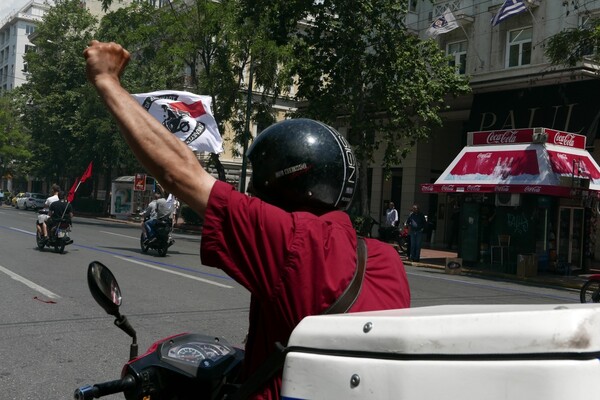 Ντελιβεράδες πλημμύρισαν το κέντρο της Αθήνας