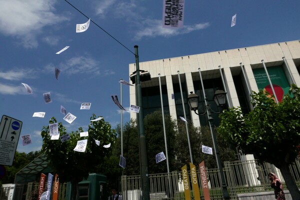 Ντελιβεράδες πλημμύρισαν το κέντρο της Αθήνας