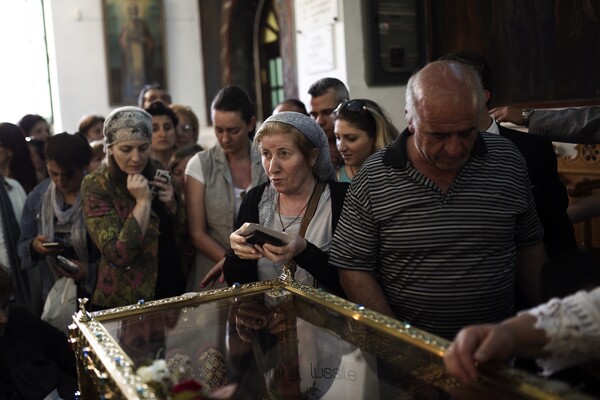 Τεράστιες ουρές σήμερα για το προσκύνημα στο σκήνωμα της Αγίας Ελένης (ΦΩΤΟΓΡΑΦΙΕΣ)