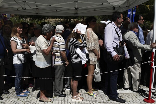 Τεράστιες ουρές σήμερα για το προσκύνημα στο σκήνωμα της Αγίας Ελένης (ΦΩΤΟΓΡΑΦΙΕΣ)