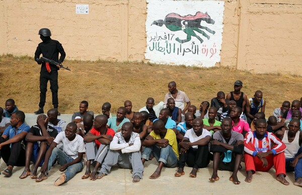 Λιβύη: Σχεδόν 8.000 μετανάστες έχουν οδηγηθεί σε κέντρα κράτησης