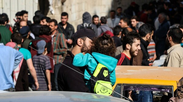 Συρία: Οι αντάρτες και οι οικογένειές τους εγκαταλείπουν την Δαμασκό