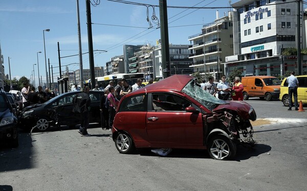 Νεκρός ο οδηγός που τραυματίστηκε στο τροχαίο στη λεωφόρο Συγγρού