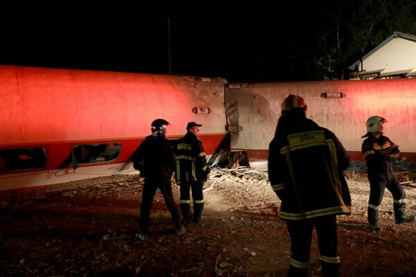 Νεκροί και τραυματίες από τον εκτροχιασμό τρένου έξω απ' τη Θεσσαλονίκη (update)