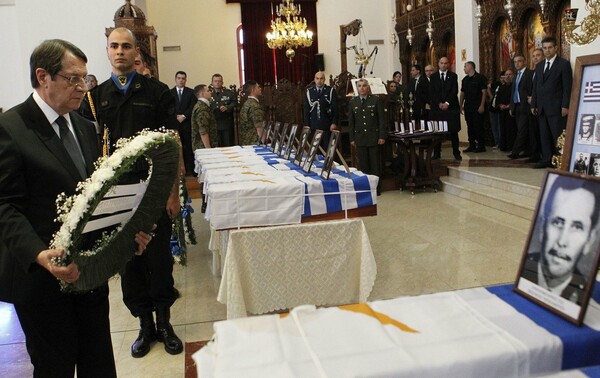Φωτογραφίες από την τελετή παραλαβής των λειψάνων 17 Ελλήνων στρατιωτικών στη Λευκωσία
