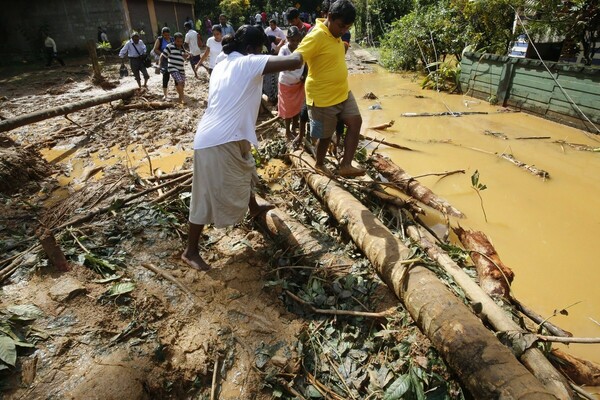 Σρι Λάνκα: Χιλιάδες πλημμυροπαθείς αντιμέτωποι με τον δάγκειο πυρετό- Στους 177 ο αριθμός των νεκρών