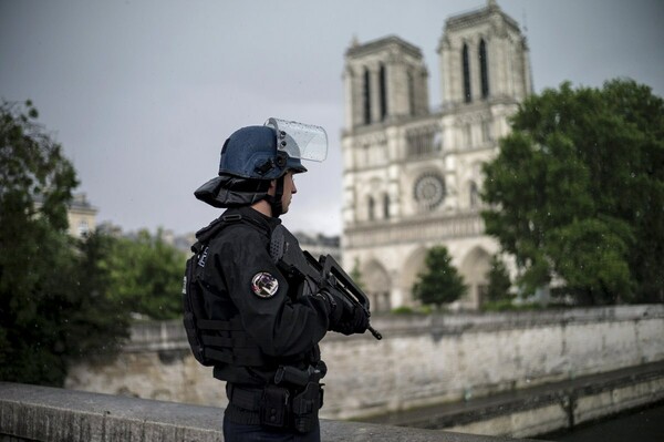 Γαλλία: Πενήντα χιλιάδες αστυνομικοί και χωροφύλακες επί ποδός για τις εκλογές την Κυριακή