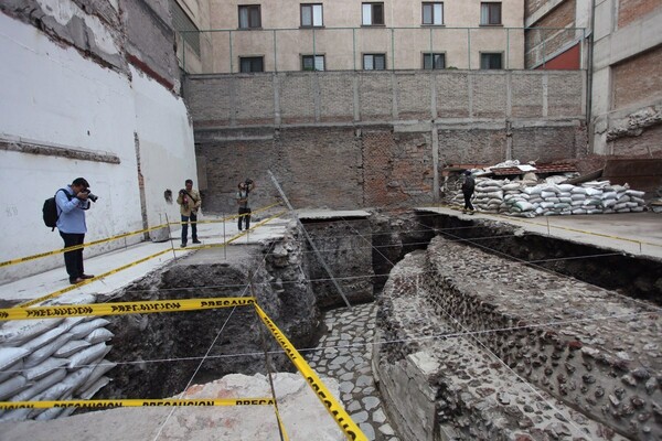 Ερείπια ενός σημαντικού ναού των Αζτέκων ανακαλύφθηκαν στην καρδιά της Πόλης του Μεξικού