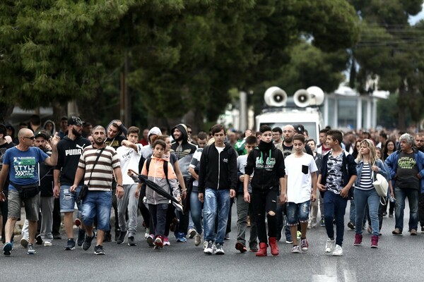 Τι ζητούν οι γονείς του 11χρονου Μάριου που σκοτώθηκε από αδέσποτη σφαίρα στο Μενίδι