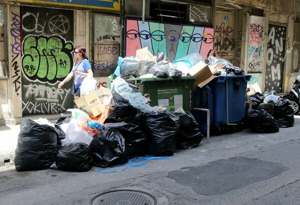 «Πνιγμένη» στα σκουπίδια θα παραμείνει η Ελλάδα: Η ΠΟΕ-ΟΤΑ αποφάσισε νέες κινητοποιήσεις