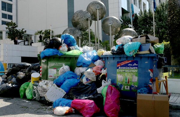 24ωρη απεργία σήμερα από την ΠΟΕ-ΟΤΑ με σκουπίδια παντού