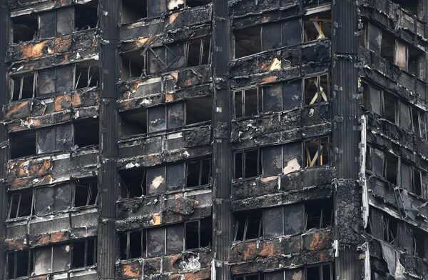 Βρετανία: Η αστυνομία ανακοίνωσε τι προκάλεσε την φονική πυρκαγιά στον Πύργο Γκρένφελ