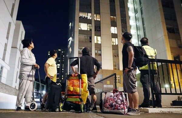 Πέντε πολυκατοικίες του Λονδίνου εκκενώθηκαν μέσα στη νύκτα λόγω κινδύνου πυρκαγιάς