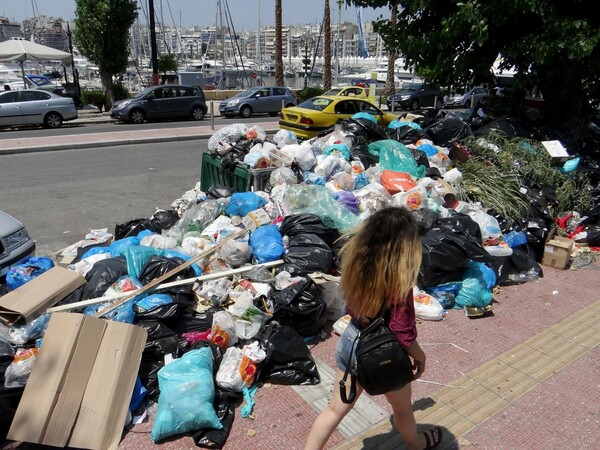 Ξεκινά μια αφόρητη εβδομάδα με σκουπίδια και καύσωνα