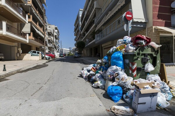 Θεσσαλονίκη: Αποκομιδή των σκουπιδιών με ενισχυμένο προσωπικό ασφαλείας
