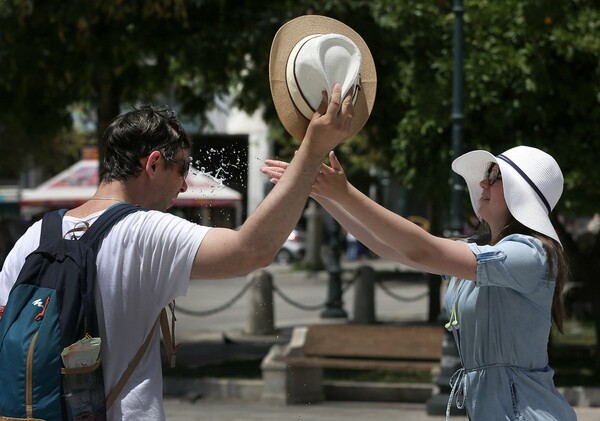 Ποιο μέρος της Ελλάδας έκανε σήμερα το ρεκόρ καύσωνα και ποια περιοχή στην Αθήνα έφτασε τους 43,4 °C