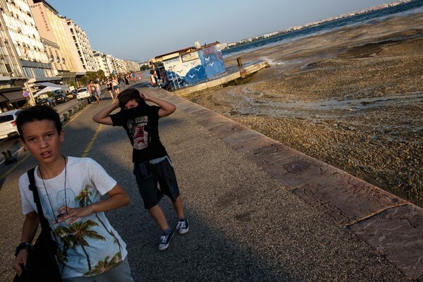 Θεσσαλονίκη: Απίστευτες φωτογραφίες από τον Θερμαϊκό Κόλπο- Το φαινόμενο του ευτροφισμού