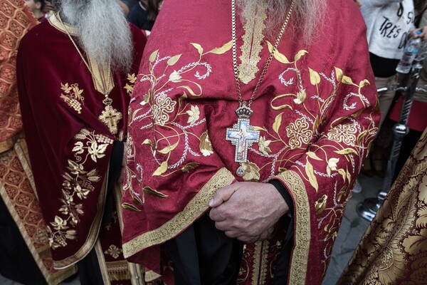 Τι μισθό παίρνουν κάθε μήνα Μητροπολίτες και Αρχιερείς