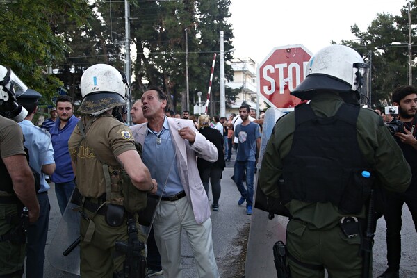 Φωτογραφίες από τα επεισόδια και την ένταση στο Μενίδι