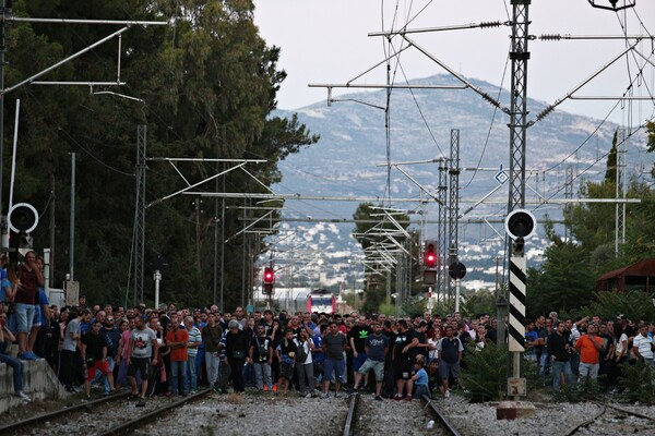 Φωτογραφίες από τα επεισόδια και την ένταση στο Μενίδι