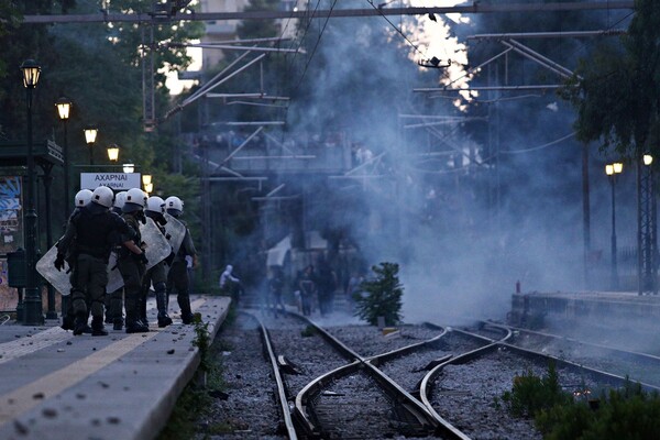 Φωτογραφίες από τα επεισόδια και την ένταση στο Μενίδι