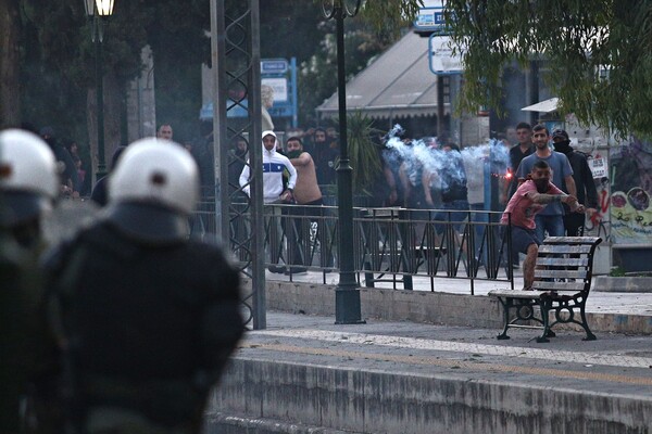 Φωτογραφίες από τα επεισόδια και την ένταση στο Μενίδι