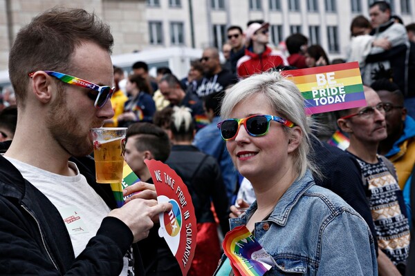30 φωτογραφίες από το street party του Pride στις Βρυξέλλες
