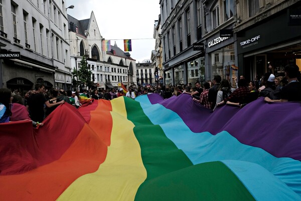 30 φωτογραφίες από το street party του Pride στις Βρυξέλλες