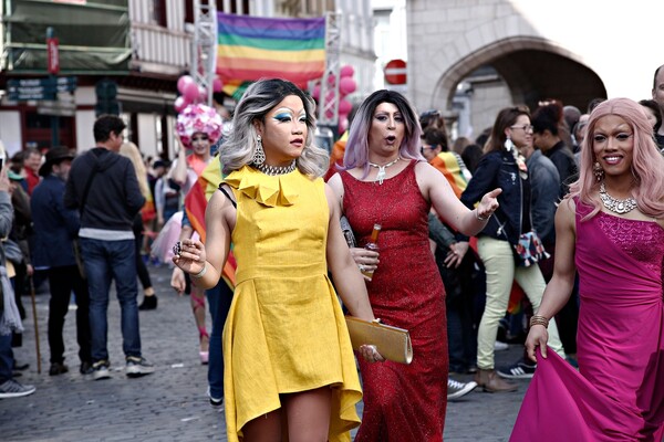 30 φωτογραφίες από το street party του Pride στις Βρυξέλλες