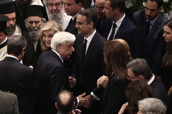 Το «ύστατο χαίρε» στον Κωνσταντίνο Μητσοτάκη: Οι επικήδειοι και οι παρουσίες (ΦΩΤΟΡΕΠΟΡΤΑΖ)