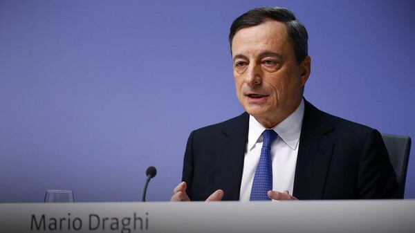 Ντράγκι: Αναμένουμε τα μέτρα που θα κάνουν βιώσιμο το ελληνικό χρέος