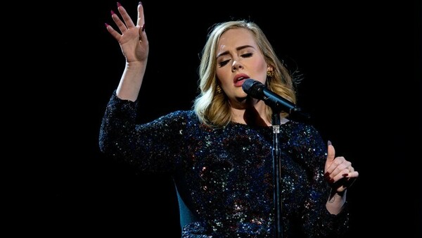 Πρόβλημα υγείας αναγκάζει την Adele να ακυρώσει τις δύο τελευταίες της εμφανίσεις στο Λονδίνο